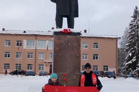 Новгородские коммунисты проводят мероприятия памяти В.И. Ленина