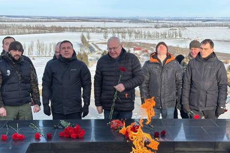 Айрат Гибатдинов в освобожденных регионах почтил память героев Великой Отечественной и встретился с героями СВО