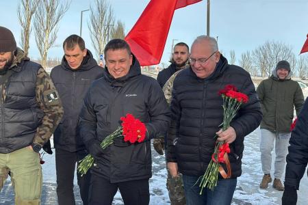 Айрат Гибатдинов в освобожденных регионах почтил память героев Великой Отечественной и встретился с героями СВО