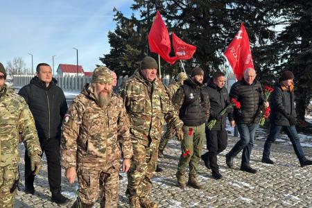 Айрат Гибатдинов в освобожденных регионах почтил память героев Великой Отечественной и встретился с героями СВО