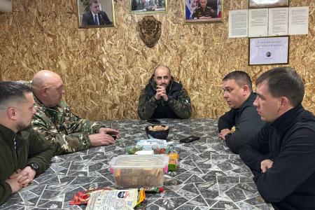 Айрат Гибатдинов в освобожденных регионах почтил память героев Великой Отечественной и встретился с героями СВО