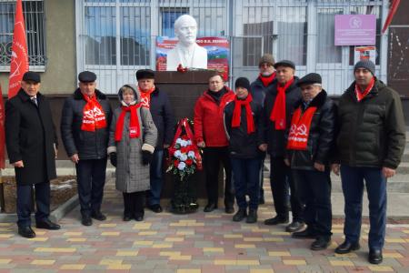 Ленин с нами: в Карачаево-Черкесии почтили память В.И. Ленина