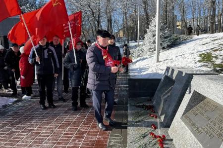 Ставрополь. У мемориала «Огонь Вечной Славы» прошло городское торжественное мероприятие, в котором приняли участие местные коммунисты