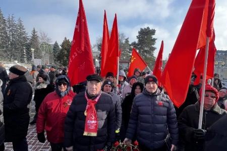 Ставрополь. У мемориала «Огонь Вечной Славы» прошло городское торжественное мероприятие, в котором приняли участие местные коммунисты