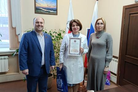 Лидер рязанских коммунистов Денис Сидоров вручил ценные подарки медработникам