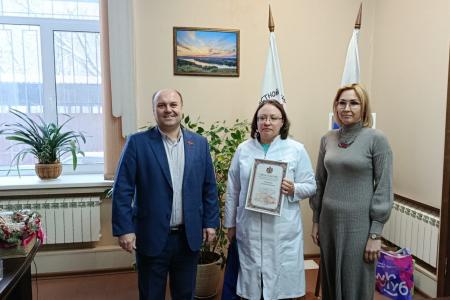 Лидер рязанских коммунистов Денис Сидоров вручил ценные подарки медработникам