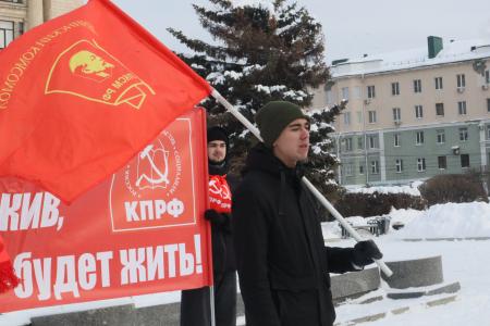 Пенза. Возложение цветов в День памяти В. И. Ленина