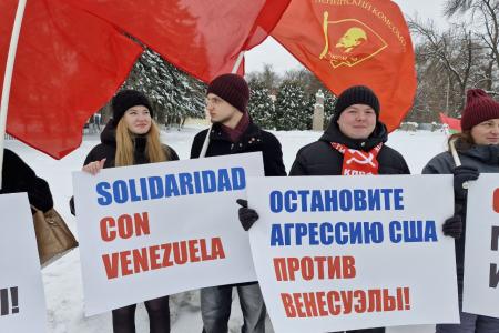 В Пензе прошел пикет в поддержку Венесуэлы