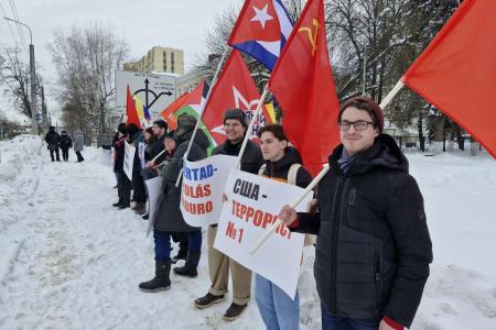 В Пензе прошел пикет в поддержку Венесуэлы