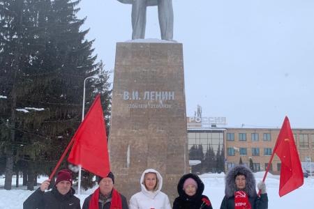 Коммунисты Самарской области почтили память Владимира Ильича Ленина