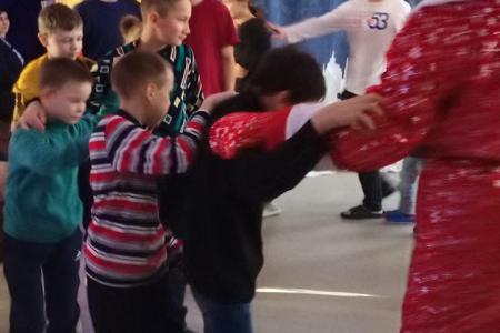 Коммунисты Забайкалья подарили Новогодний праздник в школе для слепых и слабовидящих детей