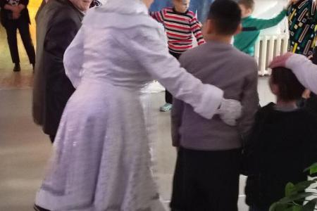 Коммунисты Забайкалья подарили Новогодний праздник в школе для слепых и слабовидящих детей