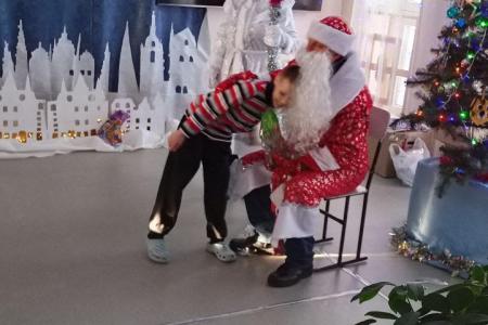 Коммунисты Забайкалья подарили Новогодний праздник в школе для слепых и слабовидящих детей