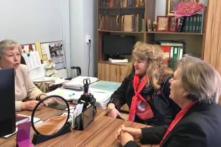 Воронеж. Пострадавшей от БПЛА гимназии представители «Надежды России» передали оборудование по поручению Сергея Гаврилова