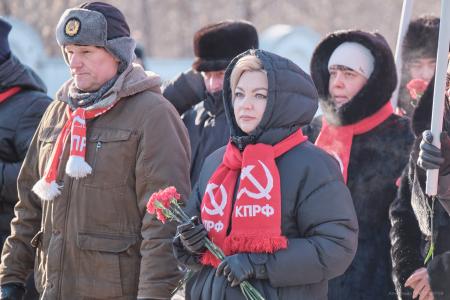 Красные не боятся мороза: в Красноярске почтили память героев Советской Армии
