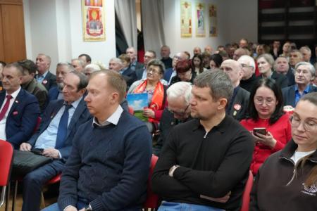 «Быть достойными доверия трудящихся»: в Екатеринбурге прошел пленум Свердловского обкома КПРФ