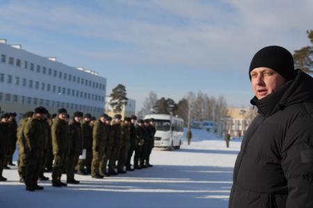 Свердловские коммунисты поздравили бойцов гвардейского 228-го полка с Днем защитника Отечества