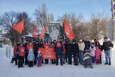 Коммунисты Самарской области отметили 108-ю годовщину Советской Армии и Военно-морского флота