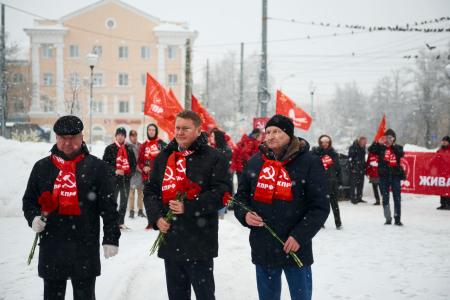 Коммунисты Нижегородского отделения КПРФ провели памятное мероприятие в честь Дня Сталинградской победы