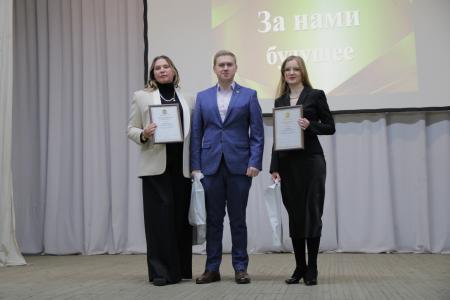 Лидер коммунистов Южного Урала поздравил Академический колледж с днём рождения