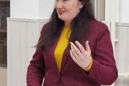 Рязань. Депутаты-коммунисты наградили сотрудников театра юного зрителя