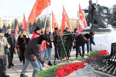 Коммунисты Брянщины отметили 108-ю годовщину создания Красной Армии и Военно-Морского флота