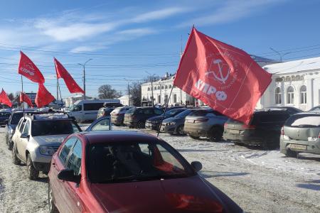 Новгородские коммунисты встречают 23 февраля автопробегами