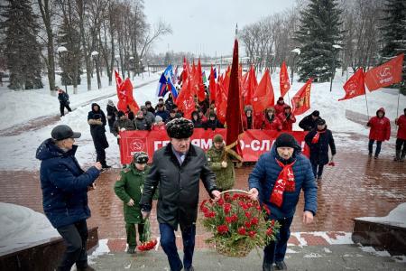 Нижегородское региональное отделение КПРФ отметило 108-ю годовщину Советской армии и Военно-морского флота