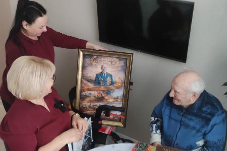 Новгородские коммунисты поздравили со 100-летнием юбилеем ветерана Великой Отечественной войны