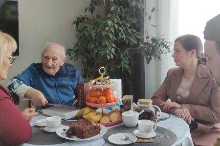 Новгородские коммунисты поздравили со 100-летнием юбилеем ветерана Великой Отечественной войны