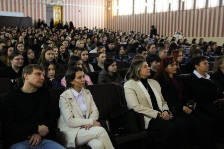 Лидер коммунистов Южного Урала поздравил Академический колледж с днём рождения
