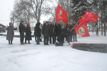 Вологодские коммунисты отметили 23 Февраля возложением цветов к Вечному огню