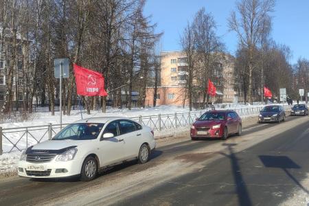 Новгородские коммунисты встречают 23 февраля автопробегами