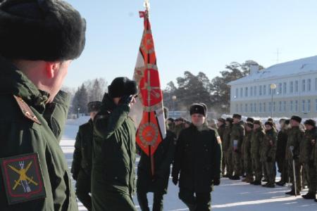 Свердловские коммунисты поздравили бойцов гвардейского 228-го полка с Днем защитника Отечества