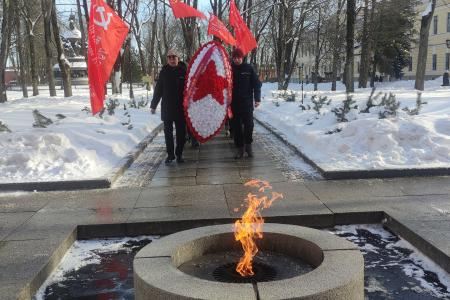 Новгородские коммунисты встречают 23 февраля автопробегами