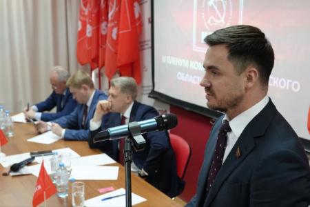 «Быть достойными доверия трудящихся»: в Екатеринбурге прошел пленум Свердловского обкома КПРФ