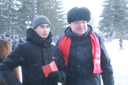 Омск: цветы – героям прошлого и настоящего