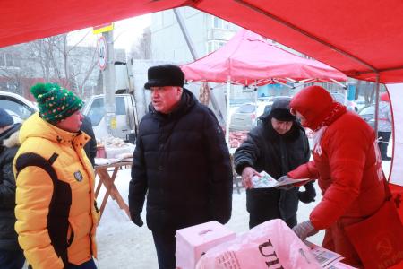 Омск: цветы – героям прошлого и настоящего