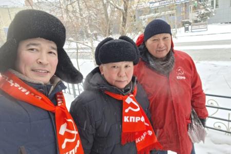 Якутия. Акция «Красные — в городе» ко Дню рождения Советской Армии и Военно-Морского флота