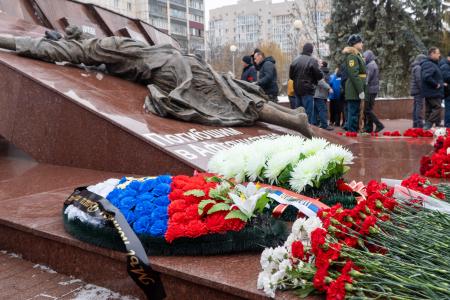 Курские коммунисты почтили память воинов-интернационалистов
