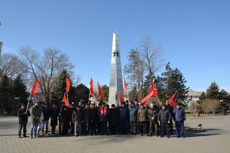 Астраханские коммунисты отметили День Советской Армии