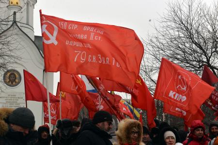 Праздничное шествие и митинг. В Новосибирске отметили день рождения Красной армии и Военно-морского флота