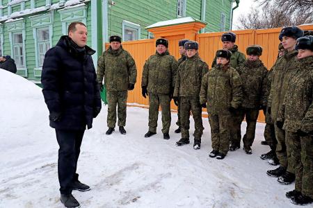 Ульяновская область. При содействии руководителя фракции КПРФ в Заксобрании военнослужащие посетили Дом-музей В.И. Ленина
