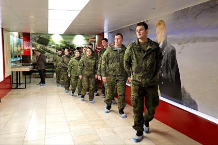 Ульяновская область. При содействии руководителя фракции КПРФ в Заксобрании военнослужащие посетили Дом-музей В.И. Ленина