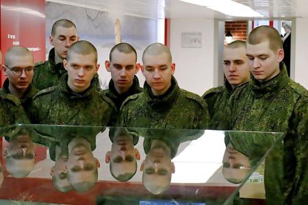 Ульяновская область. При содействии руководителя фракции КПРФ в Заксобрании военнослужащие посетили Дом-музей В.И. Ленина