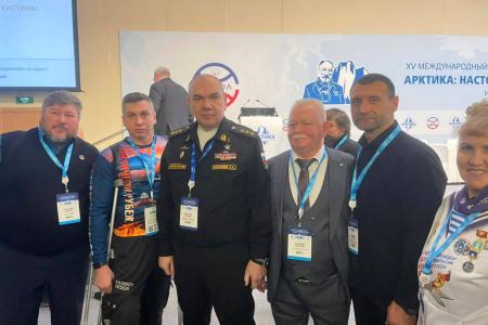 Николай Харитонов поддержал участников антарктического заплыва: «От Арктики до Антарктиды — дух нашего народа сломить невозможно!»