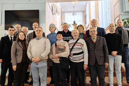 В Иванове представили уникальный каталог, посвященный образу Фрунзе
