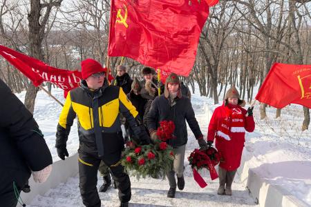 «Этих дней не смолкнет слава». Коммунисты Еврейской АО отметили 104-ю годовщину Волочаевских боёв