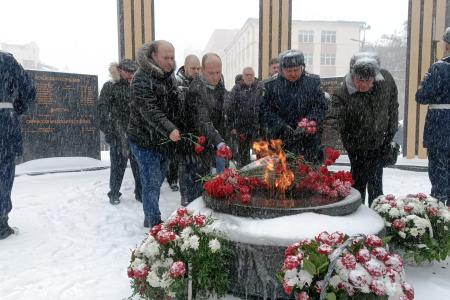 Денис Сидоров принял участие в возложении цветов к памятнику воинам-интернационалистам