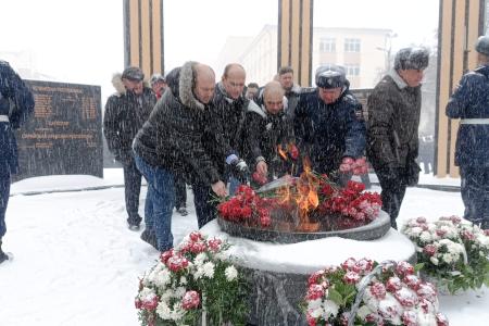 Денис Сидоров принял участие в возложении цветов к памятнику воинам-интернационалистам